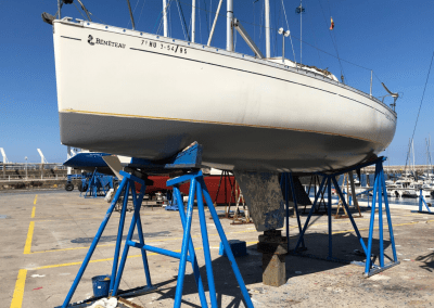 Reparación y pintura de embarcación