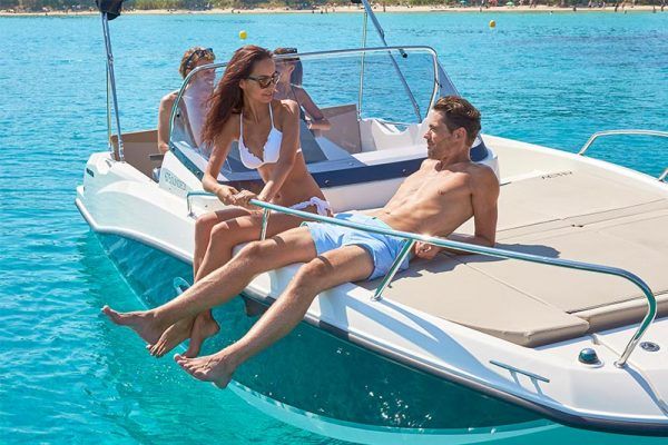 Barco Quicksilver 675 sundeck con colchoneta