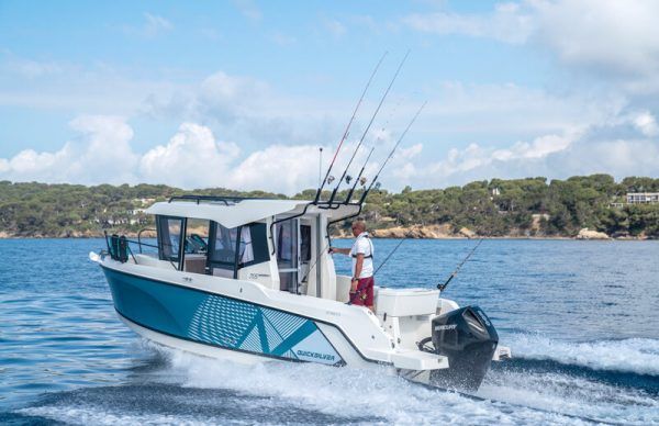 Embarcación Quicksilver CAPTUR 705 Pilothouse con Mercury 150 HP