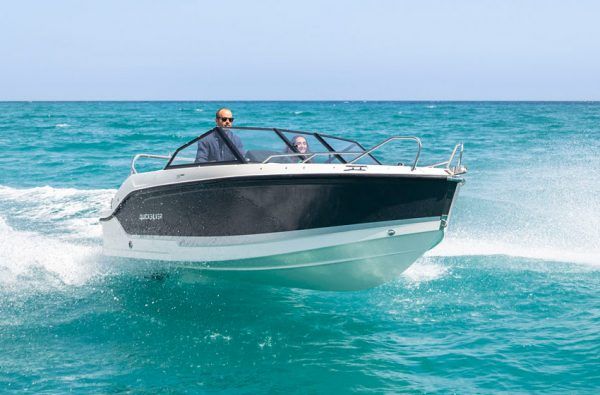 Embarcación Quicksilver activ 555 bowrider lancha pesca