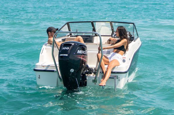 Embarcación Quicksilver activ 555 bowrider para 6 personas