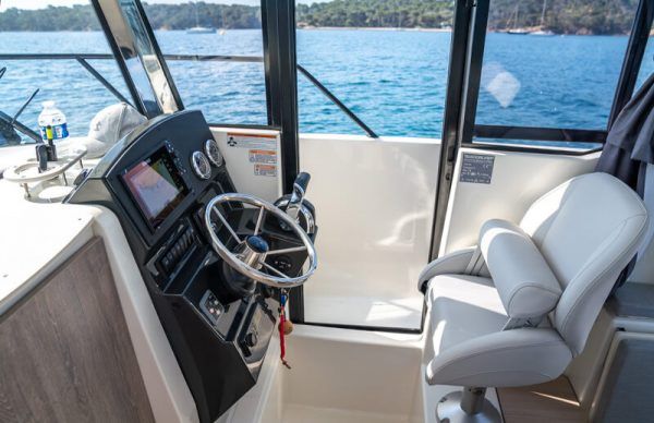 Lancha Quicksilver CAPTUR 705 Pilothouse con Mercury 150 HP