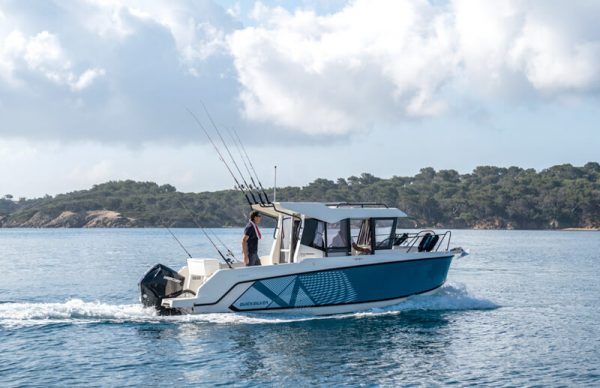 Quicksilver CAPTUR 705 Pilothouse con Mercury 150 HP capacidad 7 personas