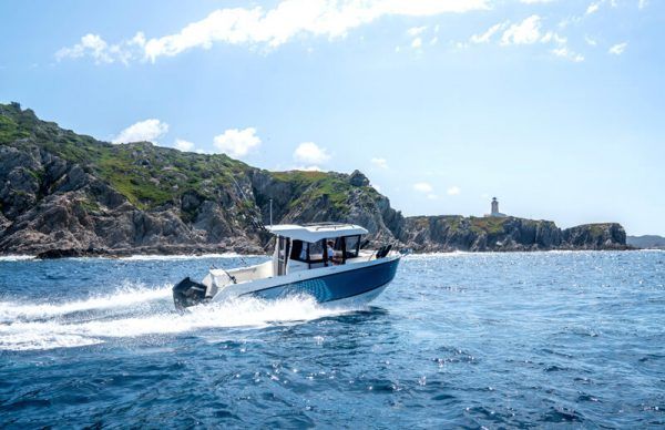 Quicksilver CAPTUR 705 Pilothouse con Mercury 150 HP lancha paseo